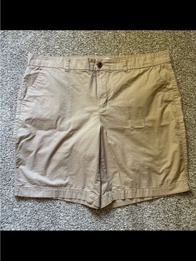 Old Navy Women’s Khaki Flat-Front Shorts